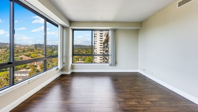 Den beyond bar - 10551 Wilshire Blvd