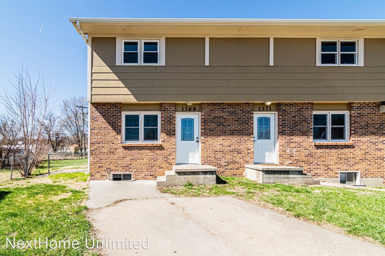 2 br, 2 bath House 1369 Parkside Dr. House Rental in Junction City