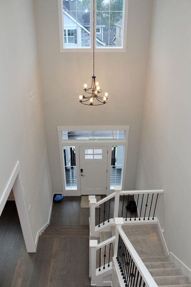 Building Photo - Gorgeous 5 Bedroom Home at Creekview Ridge...
