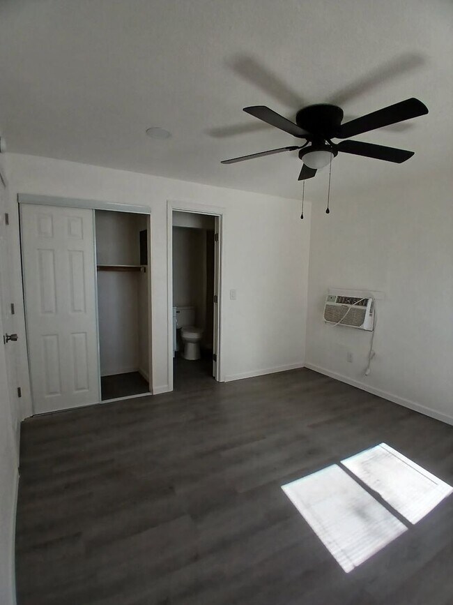 Foto del edificio - 232 W Barbara St