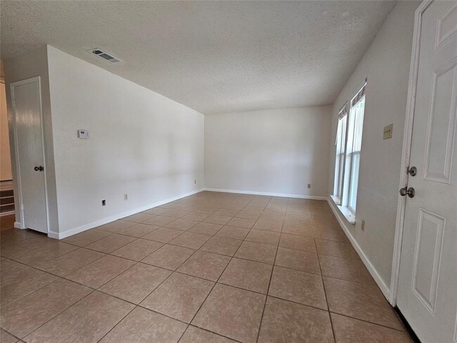 Building Photo - 6800 Lunar Dr