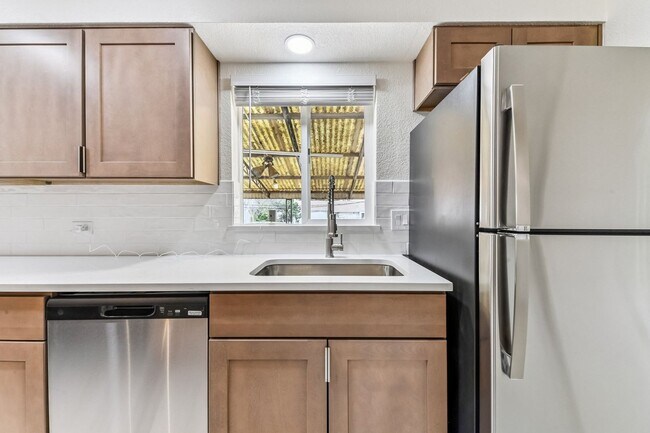 Foto del edificio - Stunning Single Family Home | 4BR/2BA | 1-Car Covered Parking | Fenced backyard