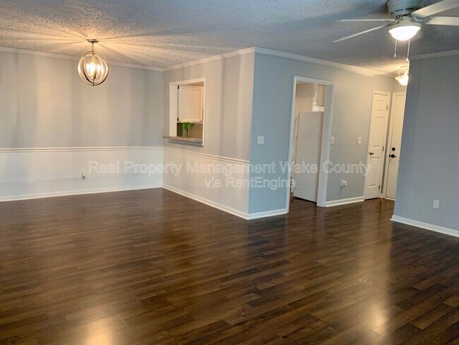 Foto del edificio - 203 Autumn Chase Dr