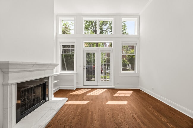 Building Photo - 3928 N Greenview Ave