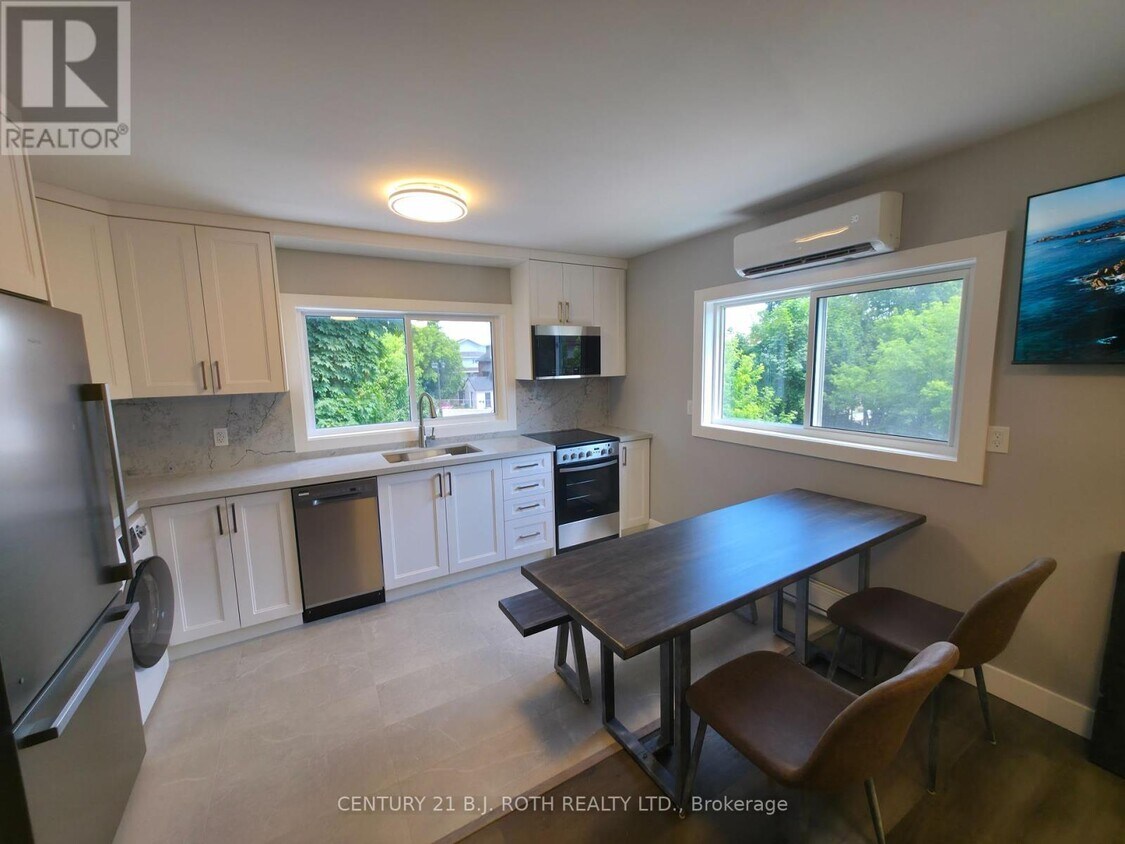 Photo principale - 82-82 Albert St N