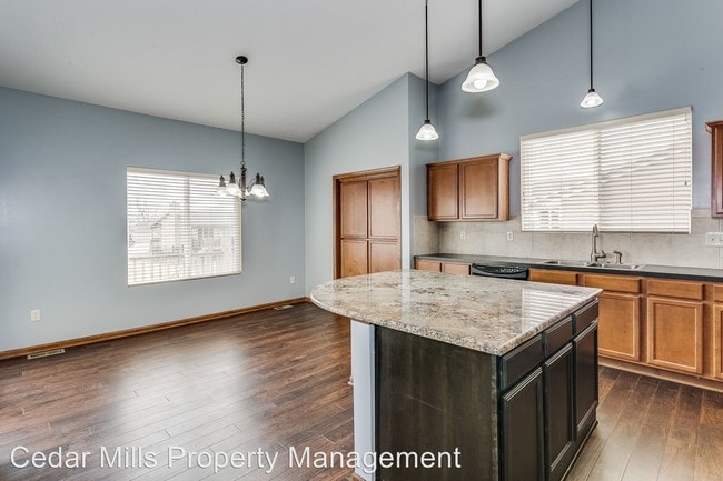 Building Photo - 4 br, 3 bath House - 704 S. Sierra Hills