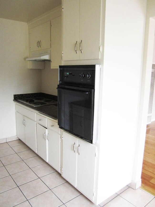 Building Photo - LEWIS 446/448