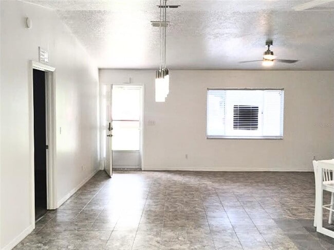 Building Photo - 6241 SW 104th Ln