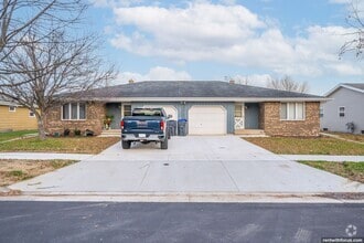 Building Photo - 1336 Meadow Ln