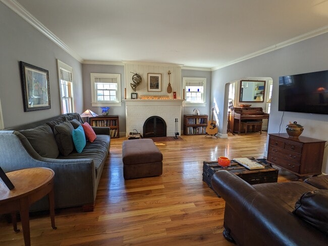 Living room - 814 S Henderson St