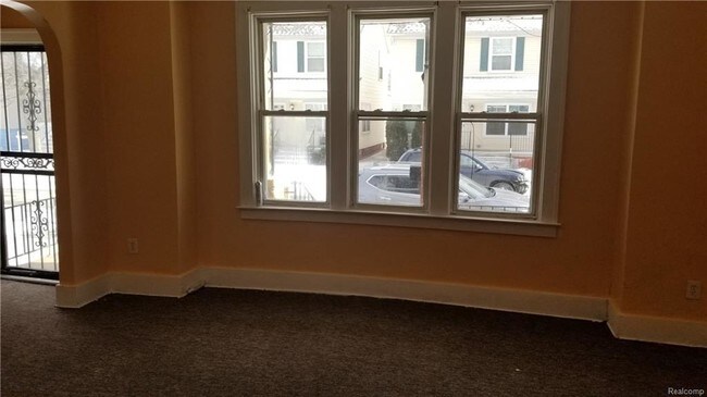 Building Photo - 3897 Yemans St