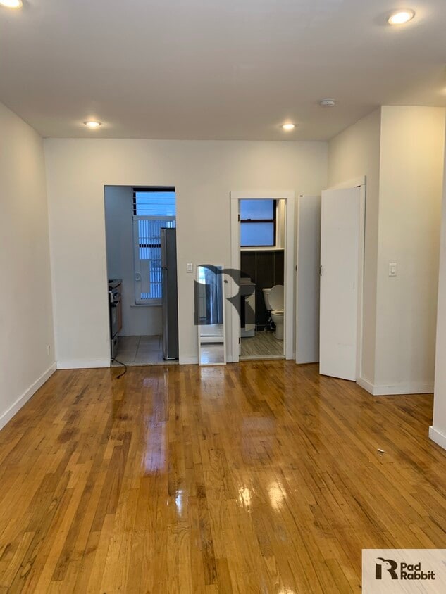 Primary Photo - 247 New York Ave