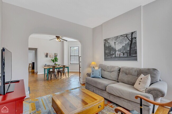 Foto del edificio - 3811 N Southport Ave