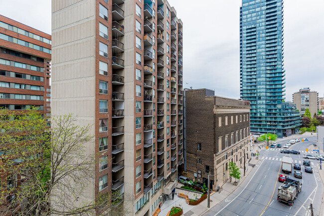 Building Photo - 8 Scollard St