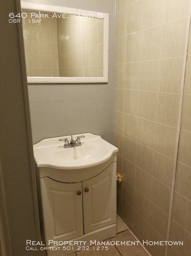 Building Photo - Efficiency Apartment in Hot Springs District