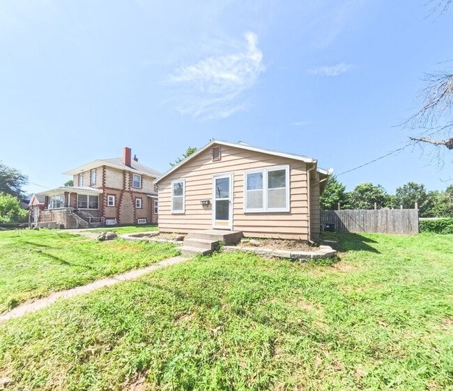 Building Photo - Newly updated 2 bedroom 1 bathroom home-Ad...