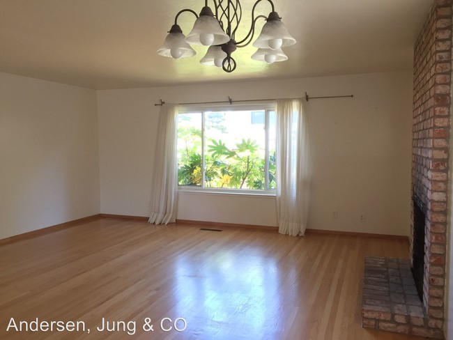 Building Photo - 4 br, 2.5 bath House - 1930 Bayview Ave.