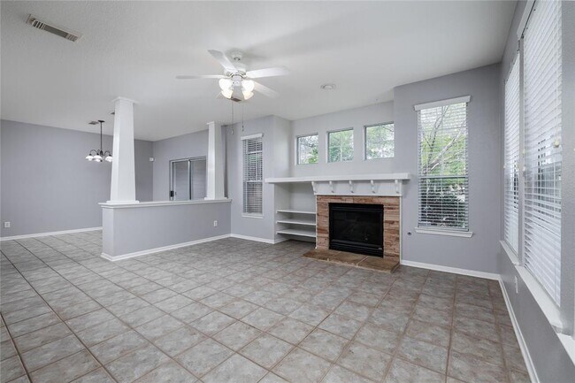Foto del edificio - 105 Woodlily Pl