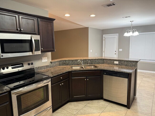 Building Photo - Charming home close to Turkey Creek, No HO...