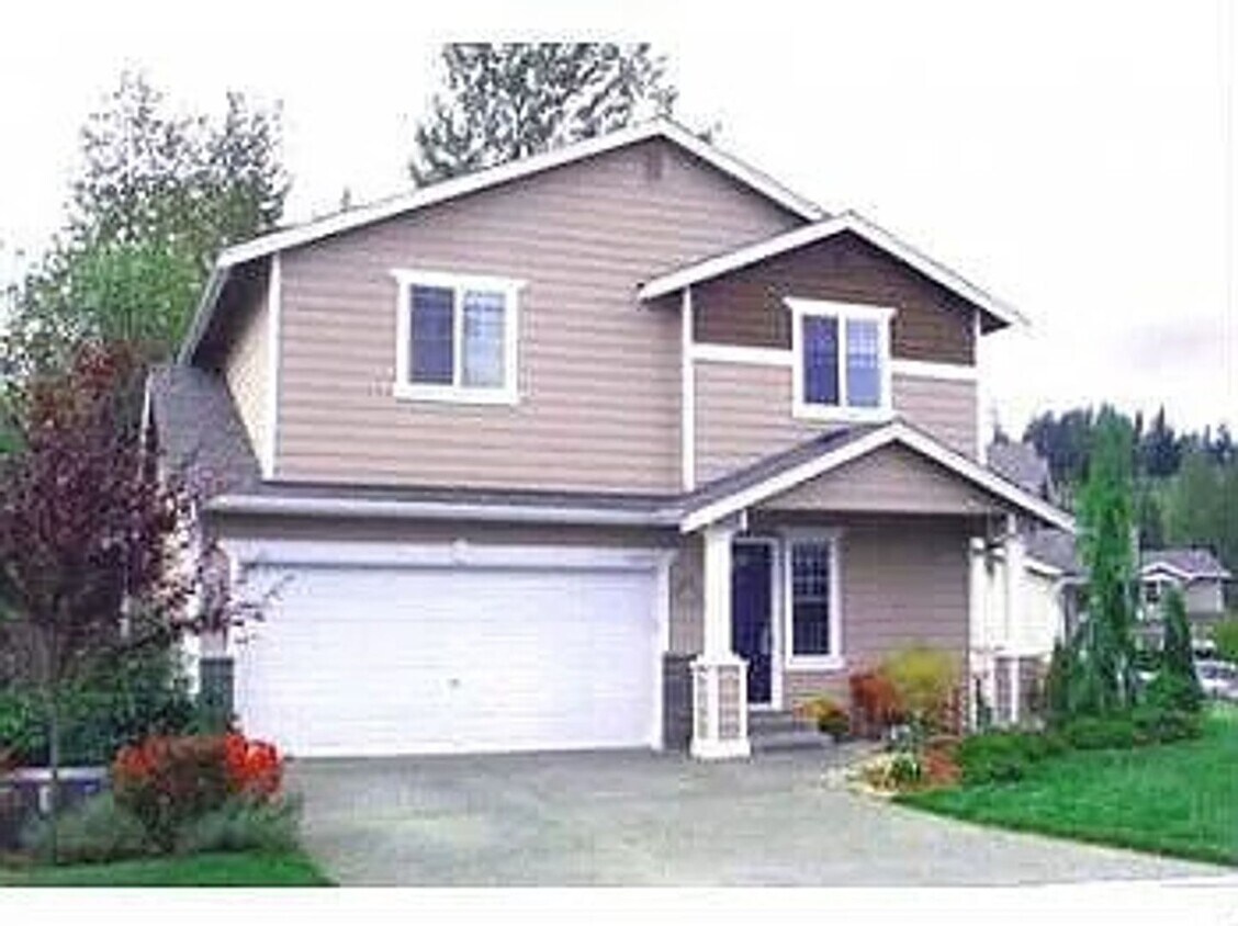 Foto principal - Beautiful 3 bed Home in Country Woods!