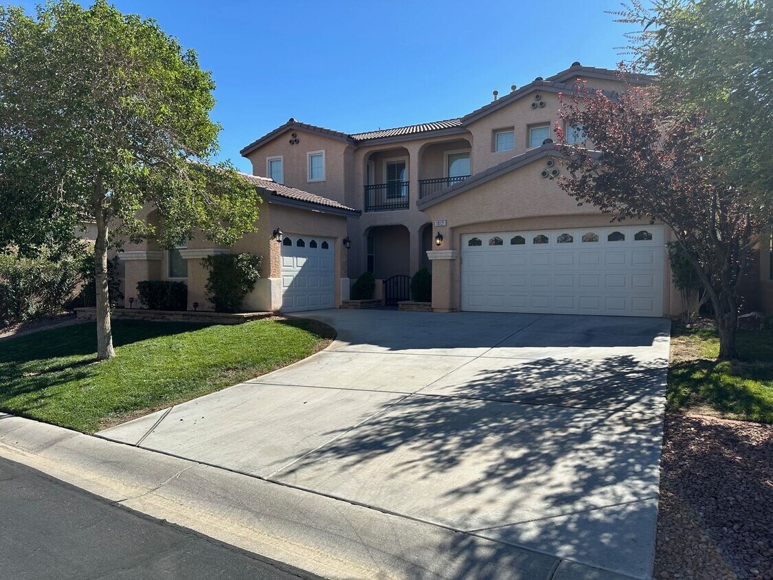 Primary Photo - Exquisite 5-Bedroom Home Near Lone Mountain