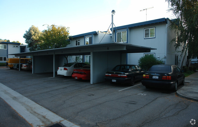 Área de estacionamiento - Colorado Park Apartments