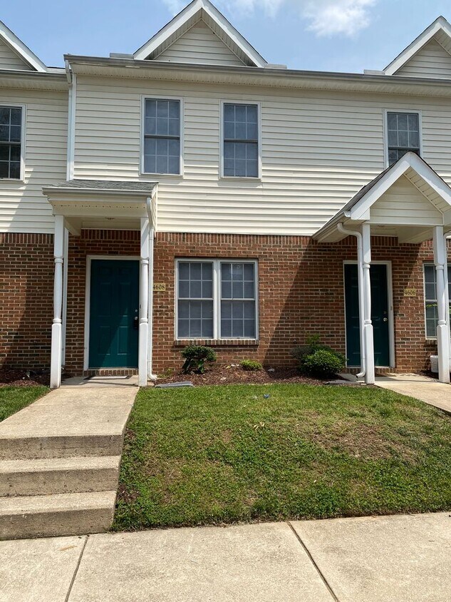 Foto principal - Charming 2 Bed, 2.5 Bath Townhouse in Nort...