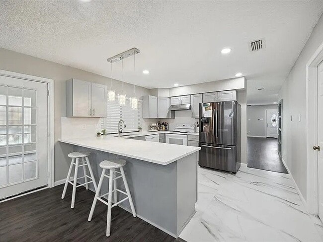Building Photo - 1706 Delaford Cir