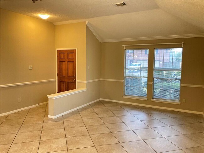 Building Photo - 20430 Drakewood Dr