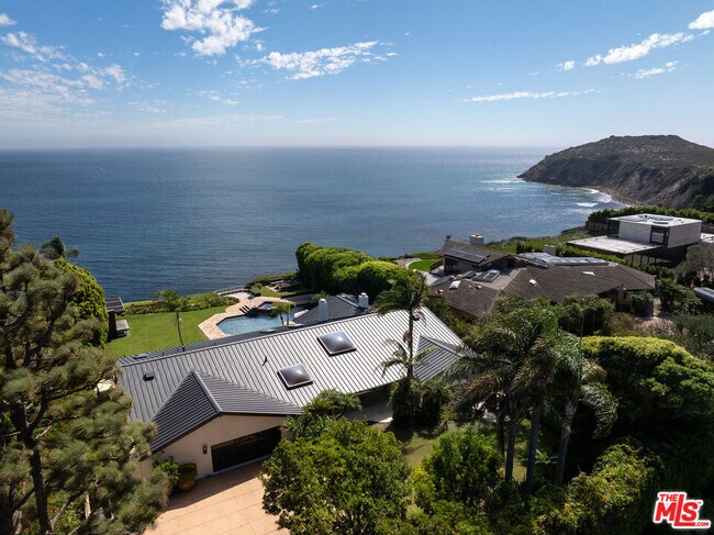 Foto del edificio - 29020 Cliffside Dr
