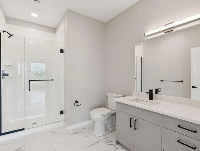 Foto del edificio - 20 Upper Falls Rd
