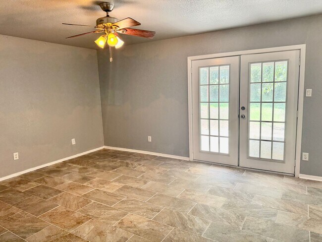 Foto del edificio - Updated Home in Downtown Granbury