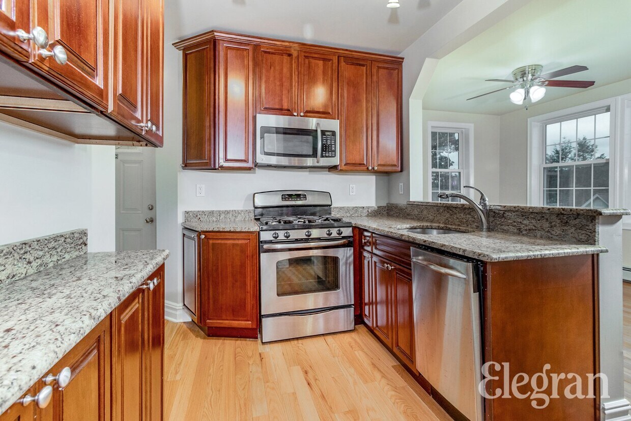 Primary Photo - 376 Nodine St