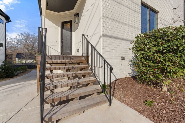 Building Photo - Modern 4-bedroom, 3 bathroom in the heart of Durham