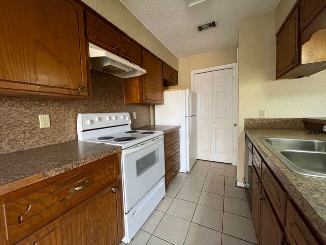 Foto del edificio - 1103 Covey Ln