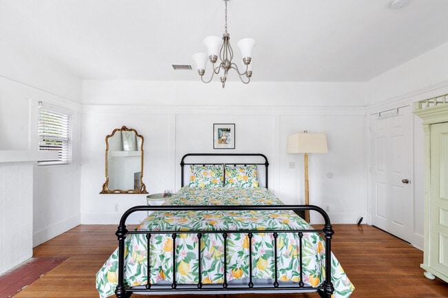 Building Photo - 1770 N Sierra Bonita Ave