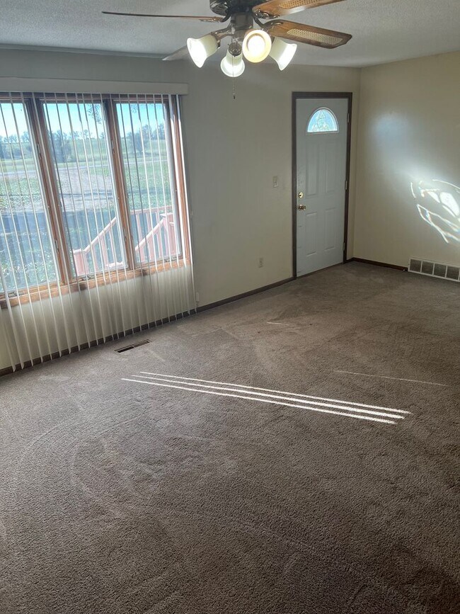 Foto del edificio - 38326 129th St