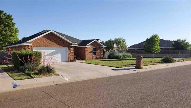 Building Photo - UPDATED HOME IN NORTHEAST CLOVIS