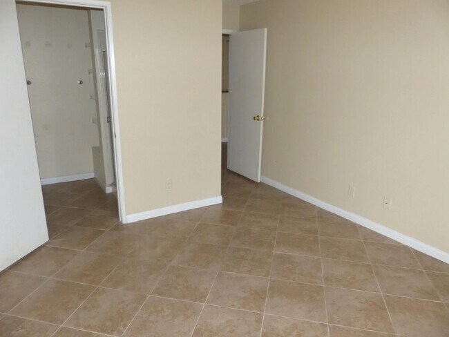 Foto del edificio - 2200 S Fort Apache Rd