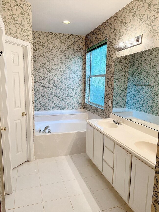 Foto del edificio - 815 Featherbrook Ct