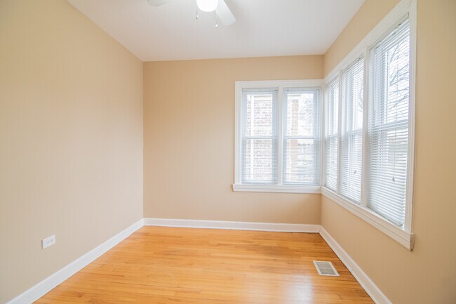 Foto del edificio - 12123 S Lafayette Ave