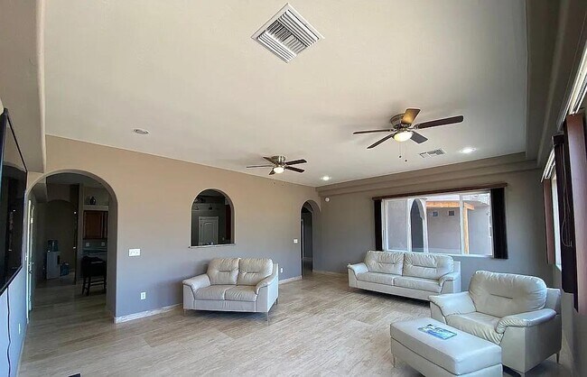 Foto del edificio - 3528 N Val Vista Rd