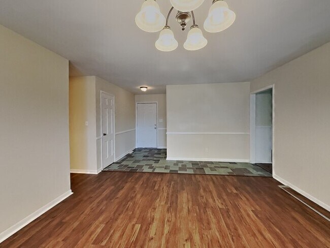 Foto del edificio - 1 month FREE if moved in by 11/30/2024!