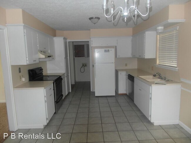 Building Photo - 3 br, 1.5 bath House - 1423 SE Hillcrest Dr.