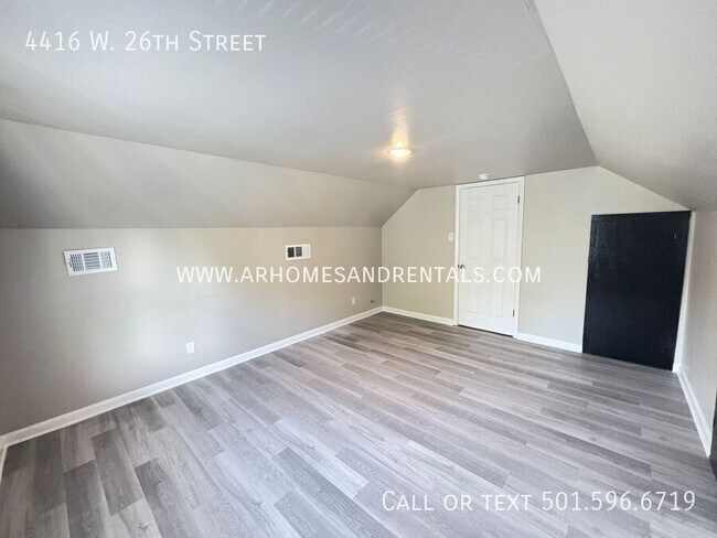 Foto del edificio - 4416 W 26th St