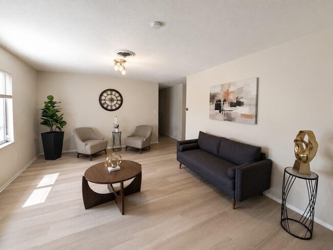 Building Photo - 940 Sonata Ln