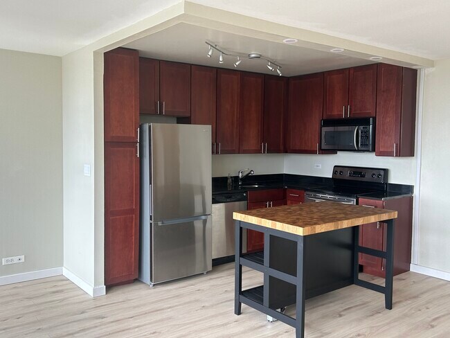 Foto del edificio - 655 W Irving Park Rd