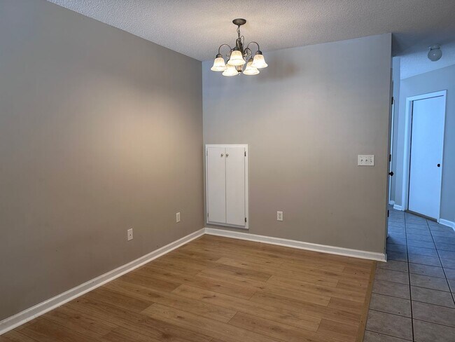 Building Photo - 132 S Spring View Dr