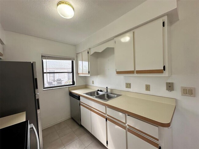 Foto del edificio - 24540 Harbor View Rd