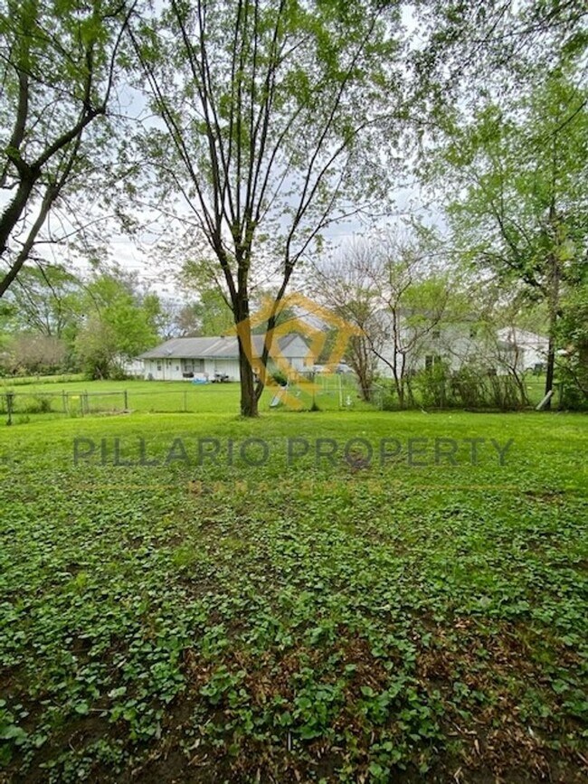 Foto del edificio - East Side, 3 Bedroom/1.5 Bathroom Beauty A...
